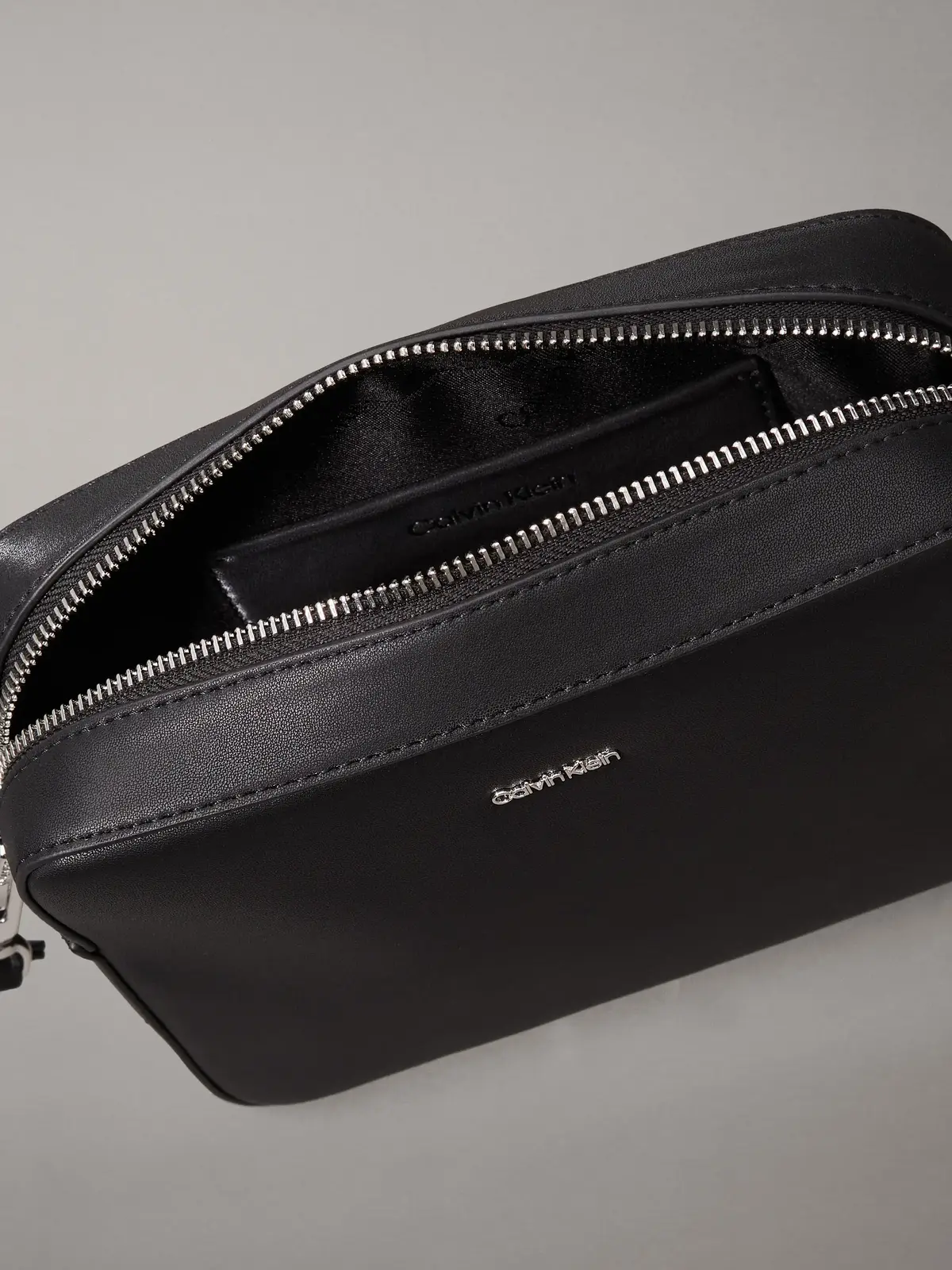 Calvin Klein Siyah Kadın Çanta & Cüzdan