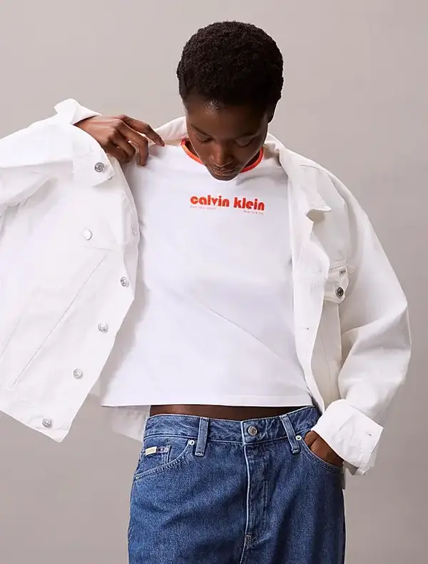 Calvin Klein SS RETRO LOGO GRAPHIC TEE Beyaz Kadın Tişört