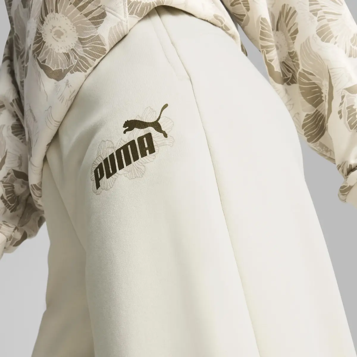Puma ESS+ CLASS ACT Pants Kırık Beyaz Kadın Eşofman Altı