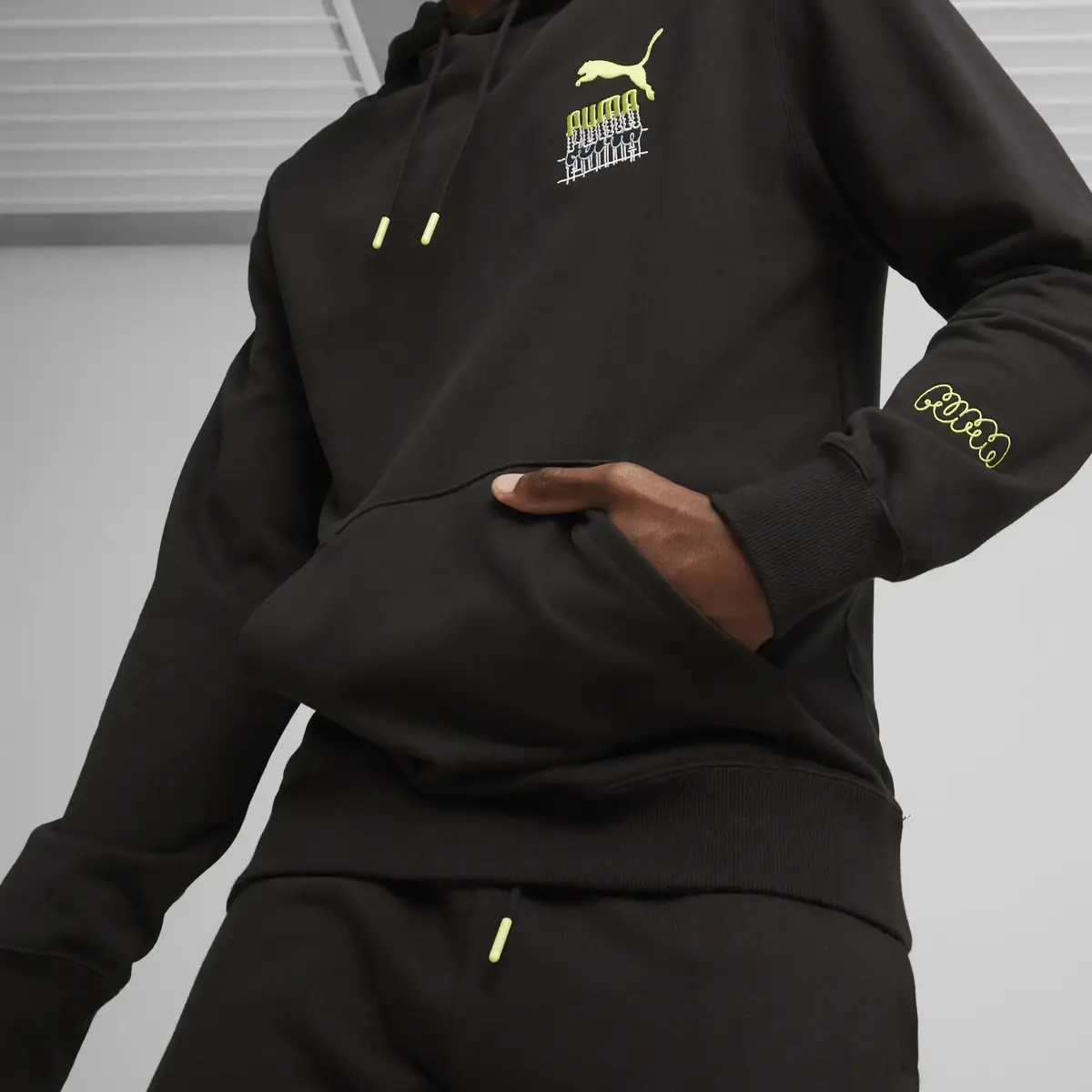 Puma BRAND LOVE Graphic Hoodie Siyah Erkek Sweatshirt