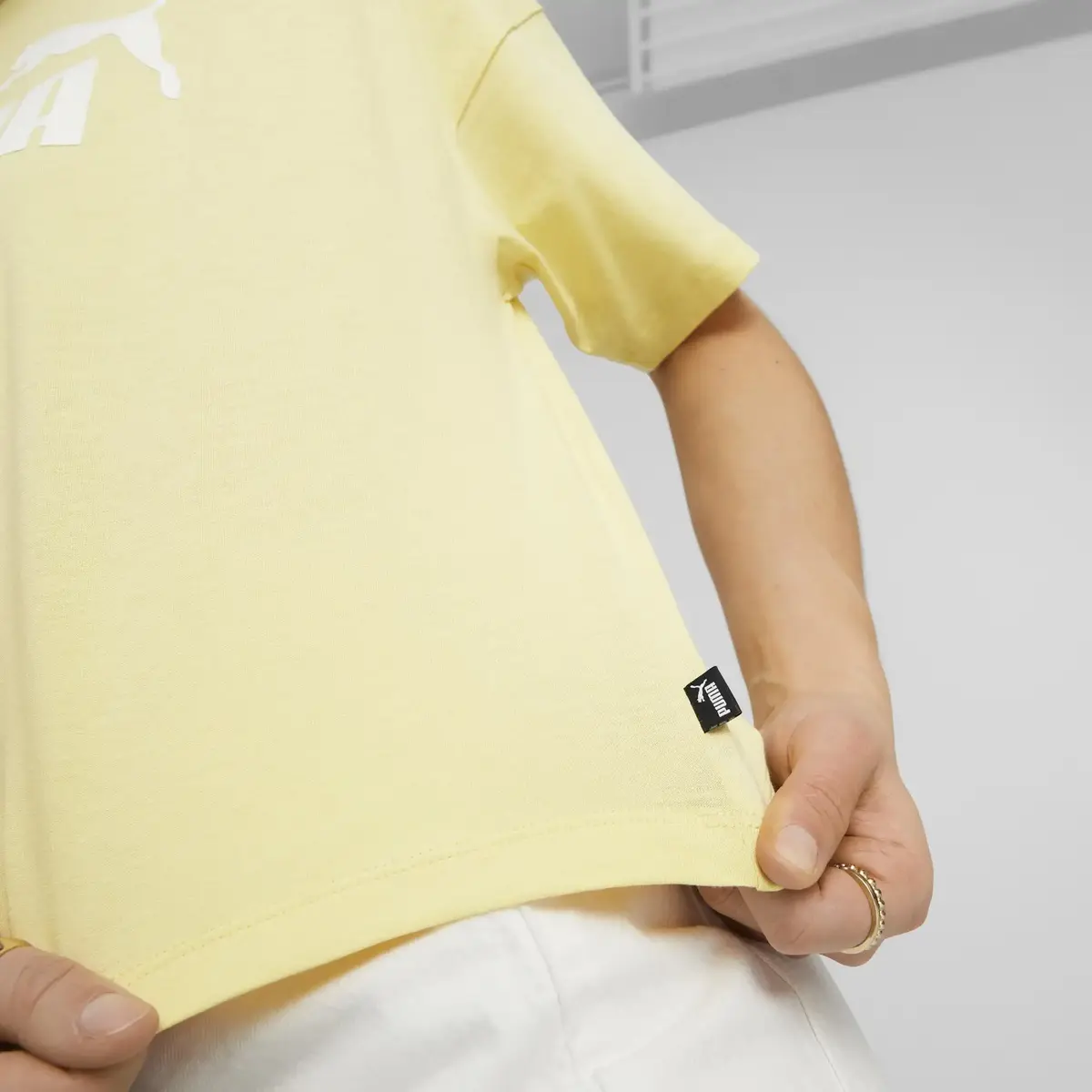 Puma Ess Cropped Logo Tee Light Straw Beyaz Kadın T-shirt