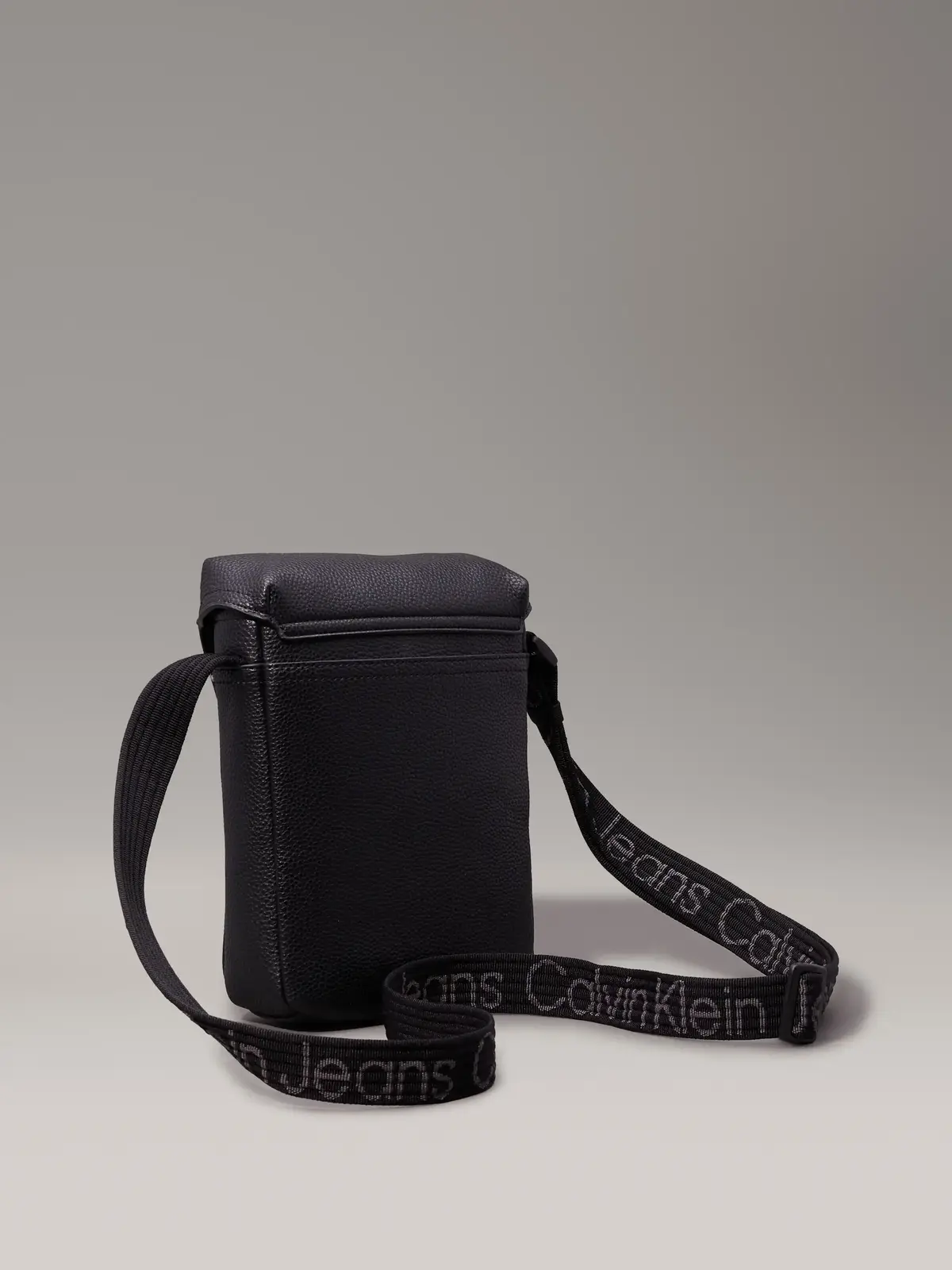 Calvin Klein ULTRALIGHT REPORTER1 Erkek Siyah Omuz Çanta