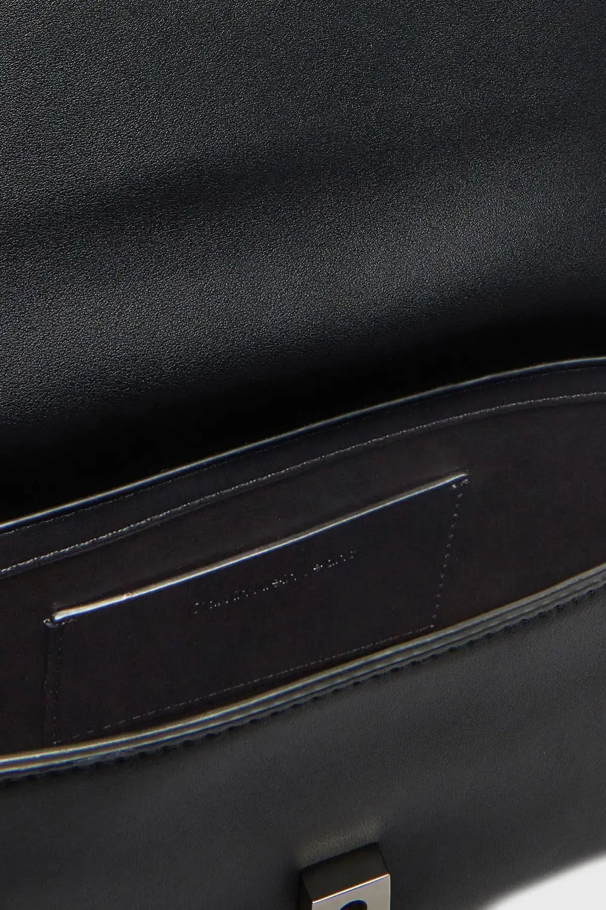 Calvin Klein SCULPTED FLAP SHOULDER POUCH Siyah Kadın El Çantası Calvin Klein SCULPTED FLAP SHOULDER POUCH Siyah Kadın El Çantası