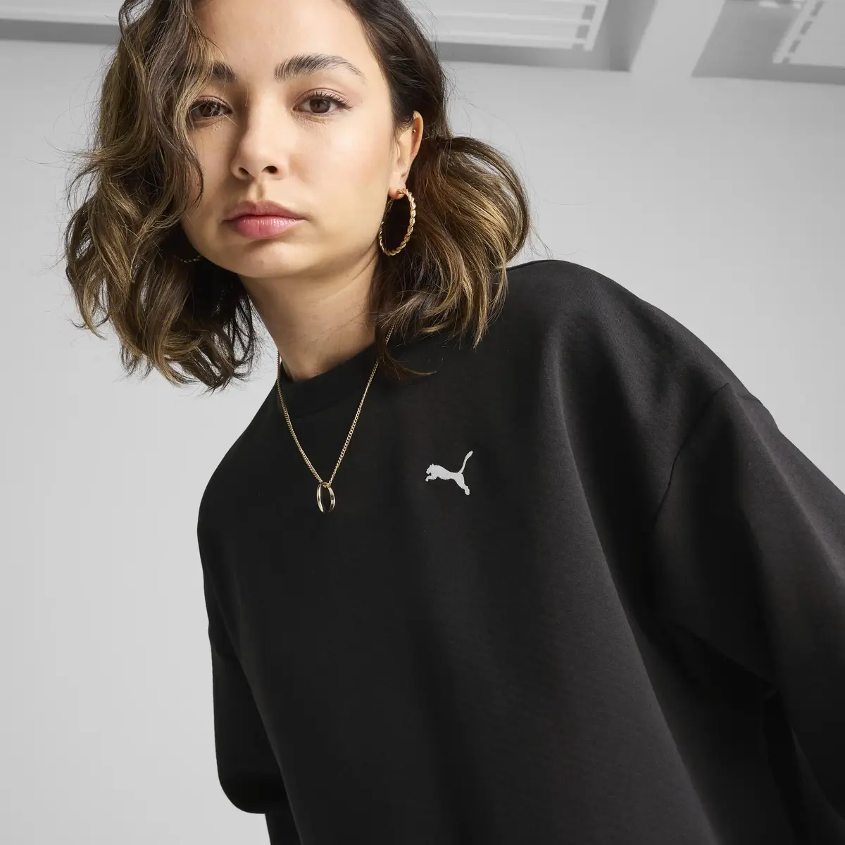 PUMA WARDROBE ESS Oversized Crew Siyah Kadın Sweatshirt