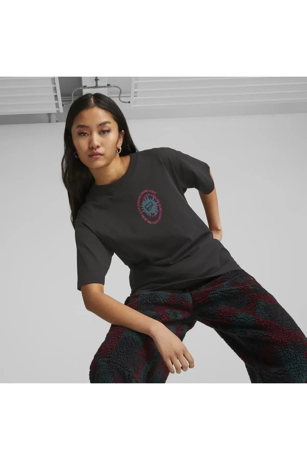 Puma DOWNTOWN Relaxed Graphic Tee Siyah Kadın T-Shirt