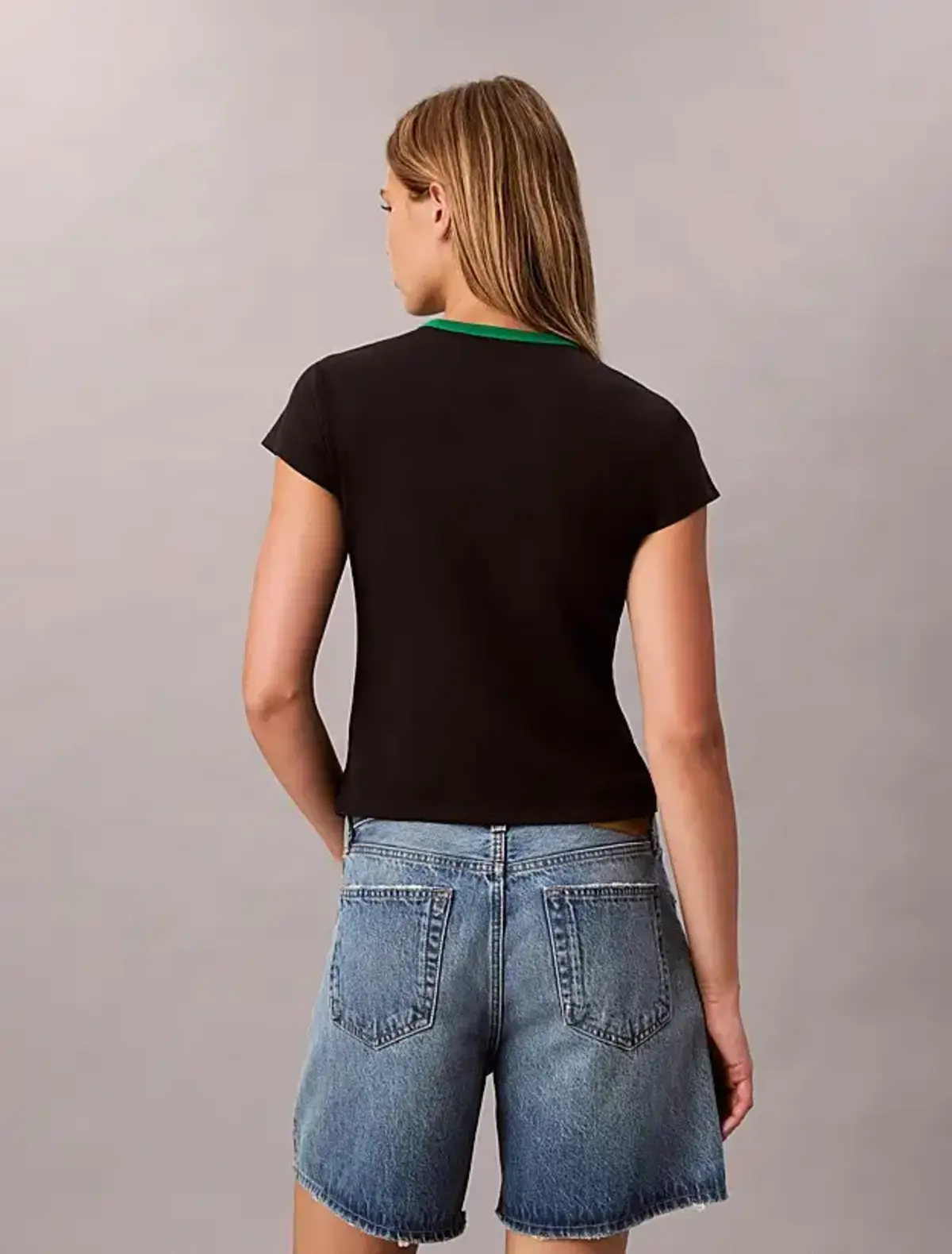 Calvin Klein SS RETRO LOGO GRAPHIC TEE Siyah Kadın Tişört Calvin Klein SS RETRO LOGO GRAPHIC TEE Siyah Kadın Tişört
