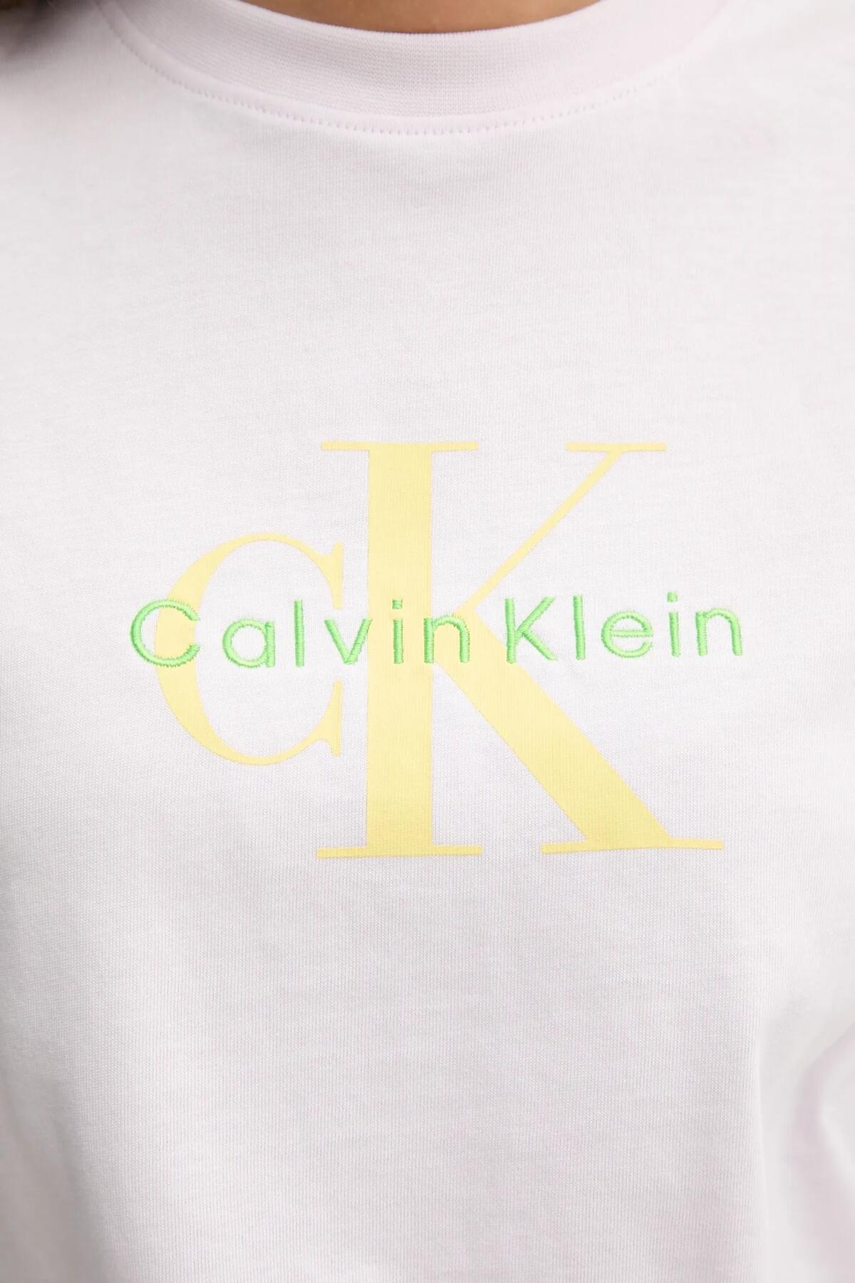 Calvin Klein HERO SS CLASSIC MONOLOGO CN TEE Gri Kadın T-Shirt Calvin Klein HERO SS CLASSIC MONOLOGO CN TEE Gri Kadın T-Shirt