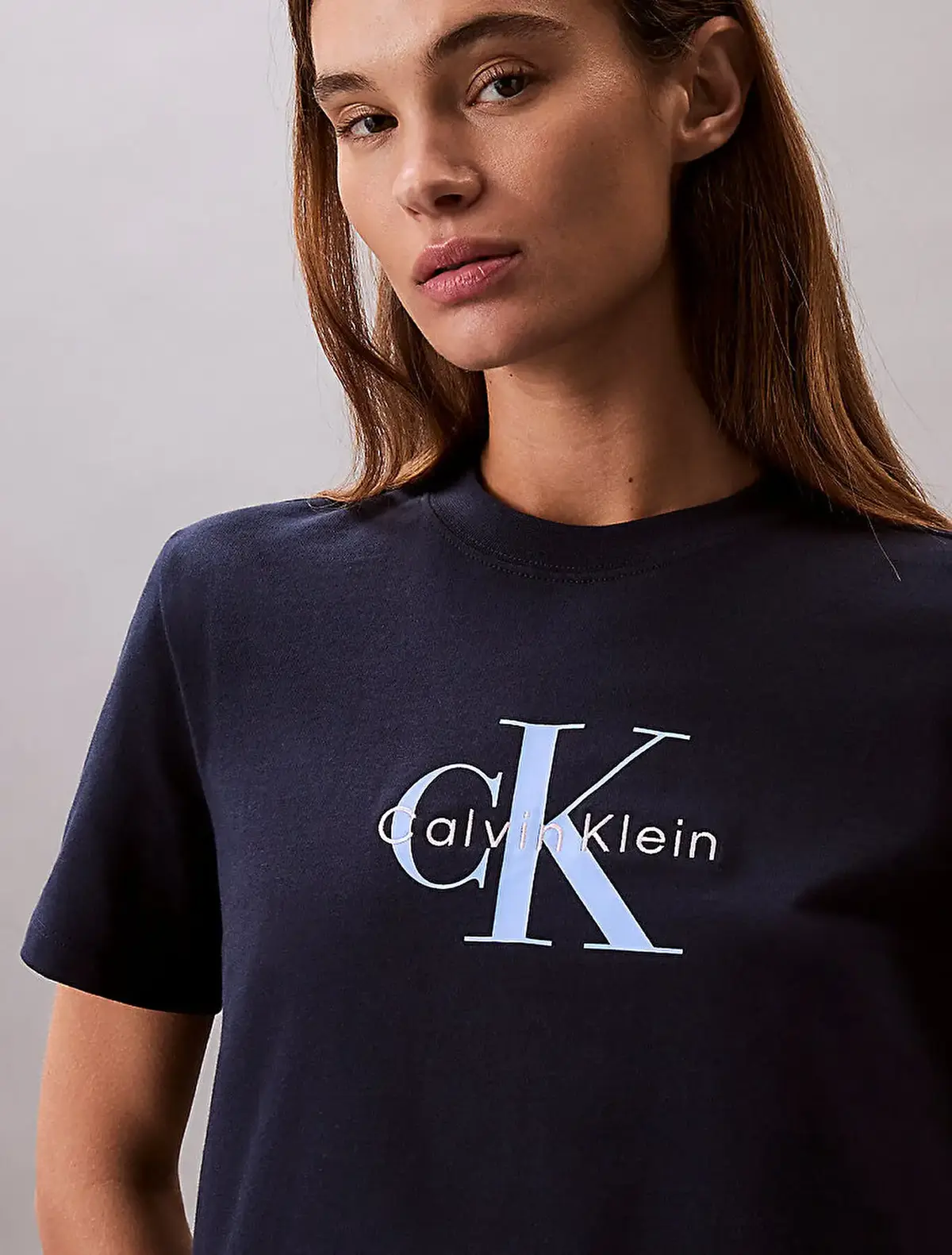 Calvin Klein HERO SS CLASSIC MONOLOGO CNECK T Antrasit Kadın Tişört