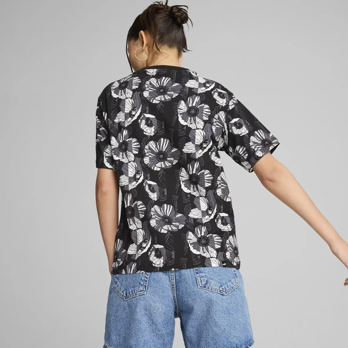 Puma ESS+ CLASS ACT AOP Tee Siyah Kadın T-Shirt