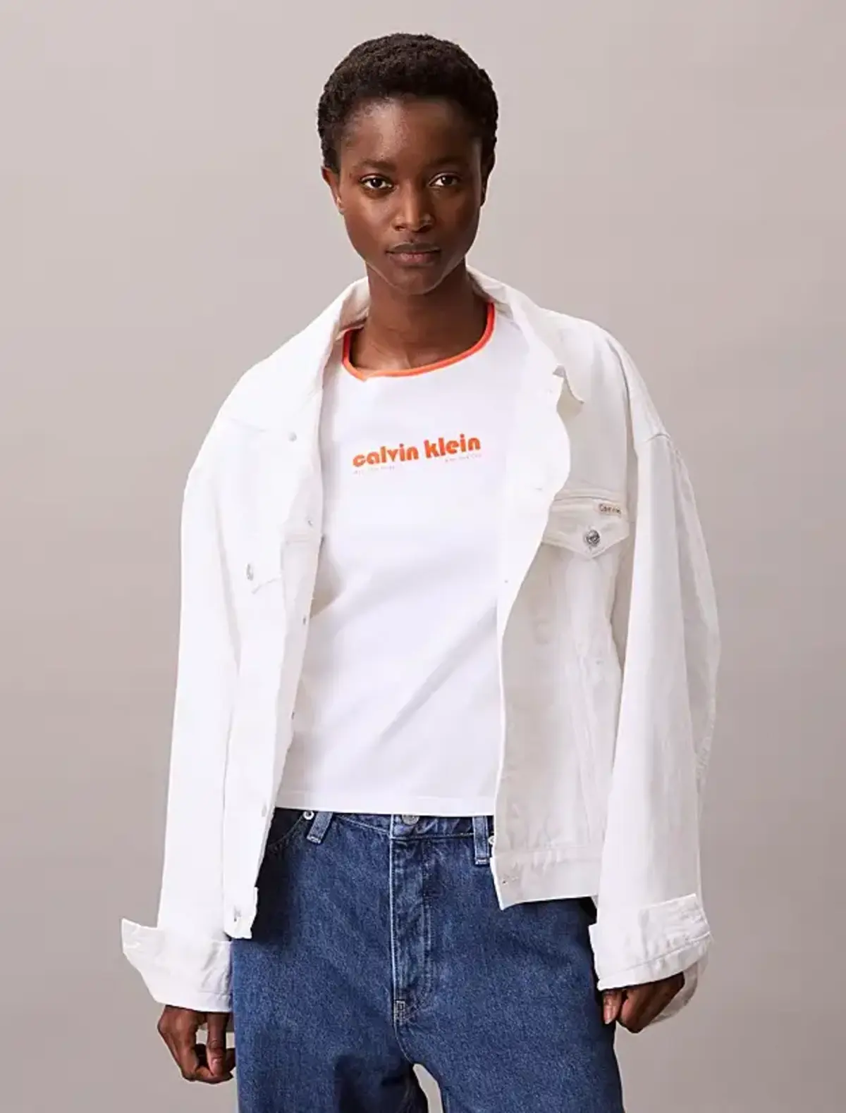 Calvin Klein SS RETRO LOGO GRAPHIC TEE Beyaz Kadın Tişört Calvin Klein SS RETRO LOGO GRAPHIC TEE Beyaz Kadın Tişört