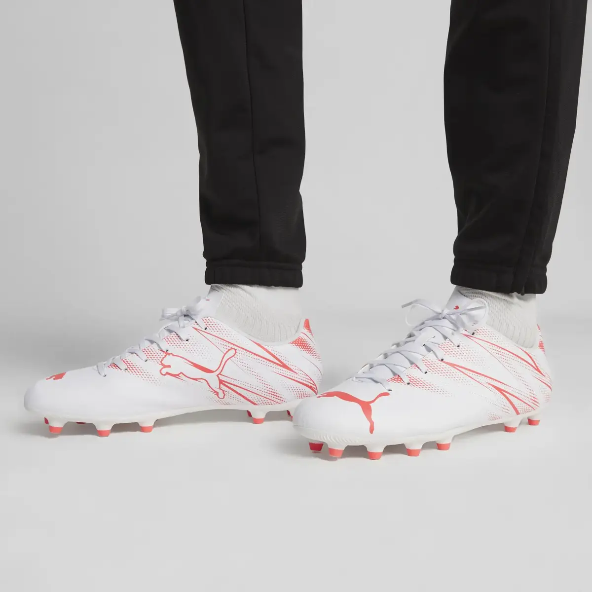Puma ATTACANTO FG/AG Beyaz Erkek Halı Saha Ayakkabısı