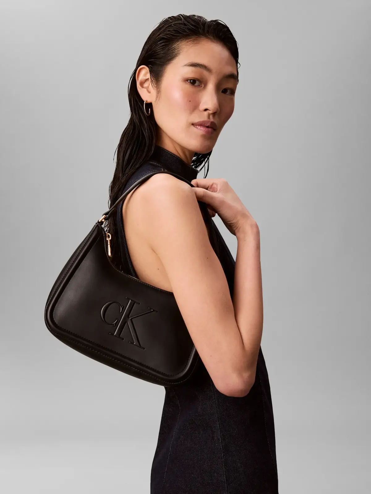 Calvin Klein BOLD CK SMALL SHOULD Siyah Omuz Çantası