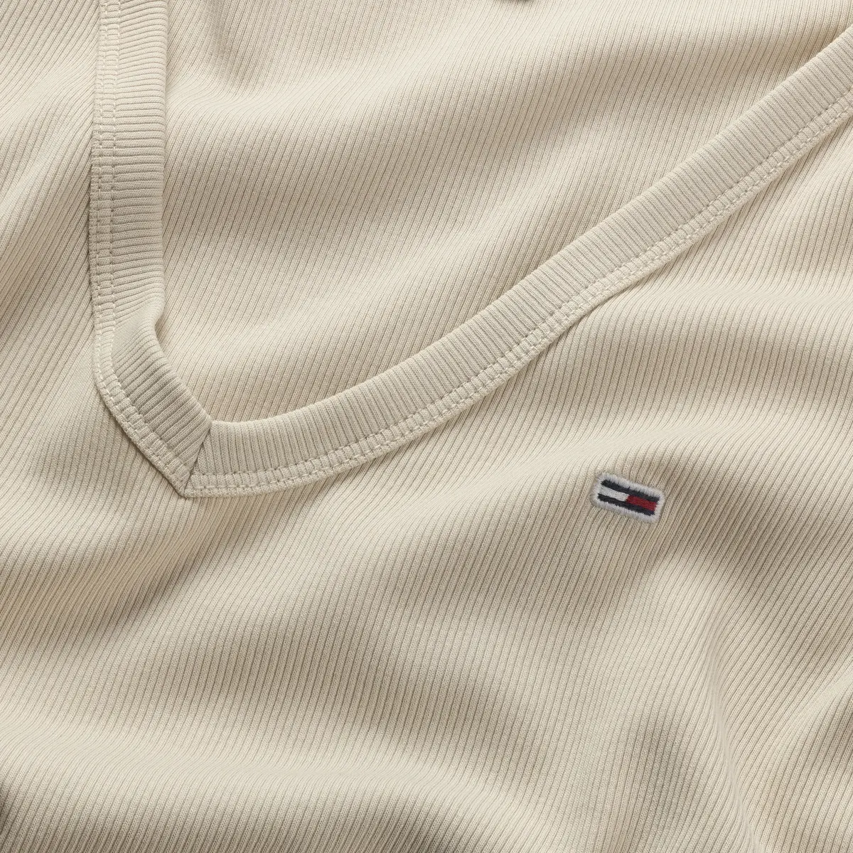 Tommy Hilfiger TJW SLIM ESSENTIAL R, ACG Krem Kadın T-Shirt & Polo