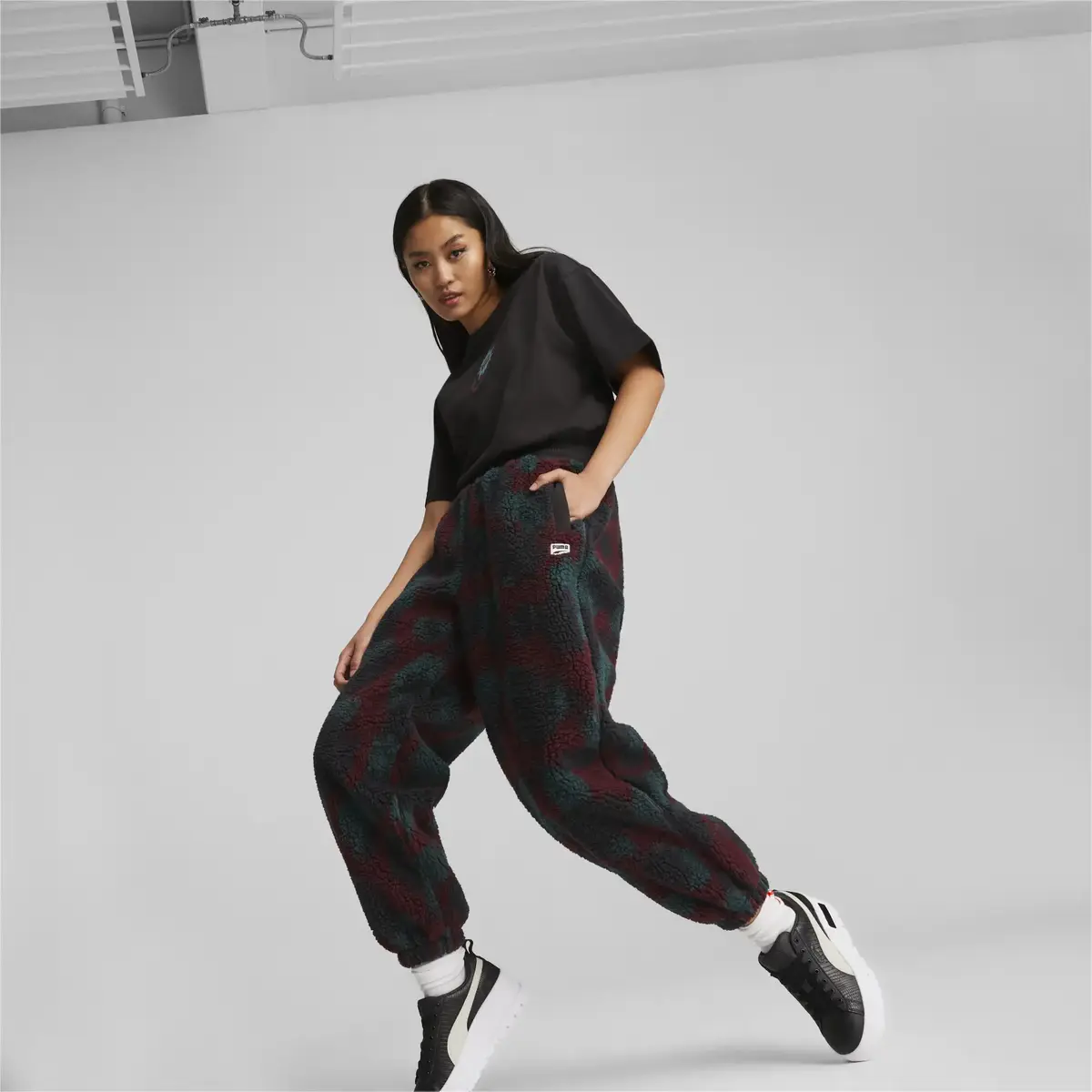 Puma DOWNTOWN AOP Sherpa Pants Siyah Kadın Pantolon