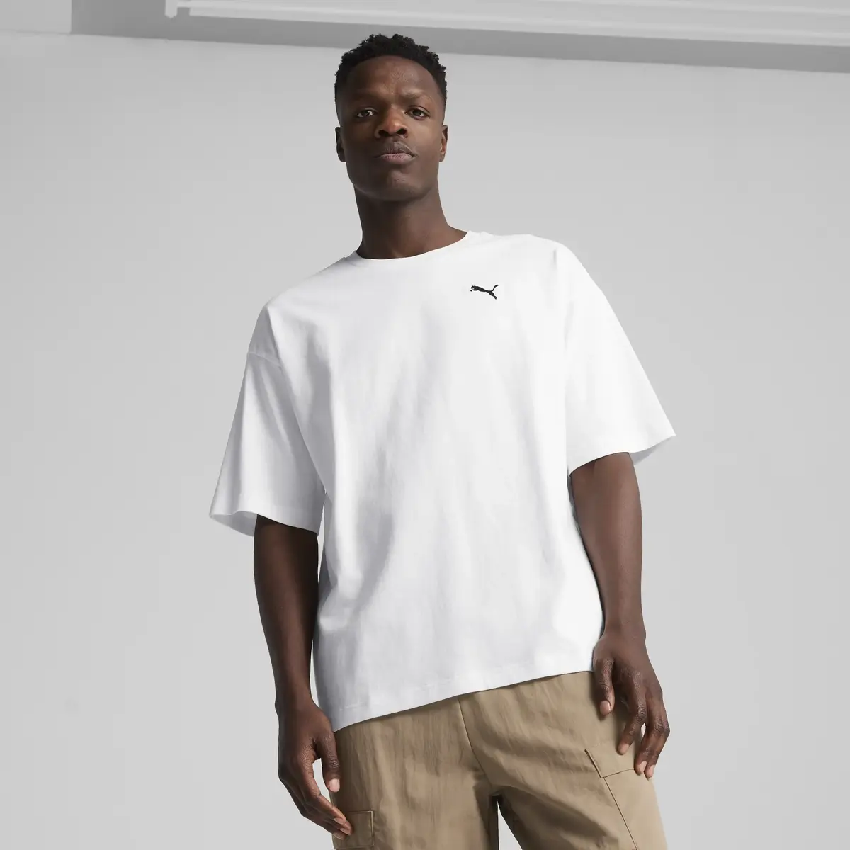 PUMA WARDROBE ESS Oversized Tee Beyaz Erkek T-Shirt