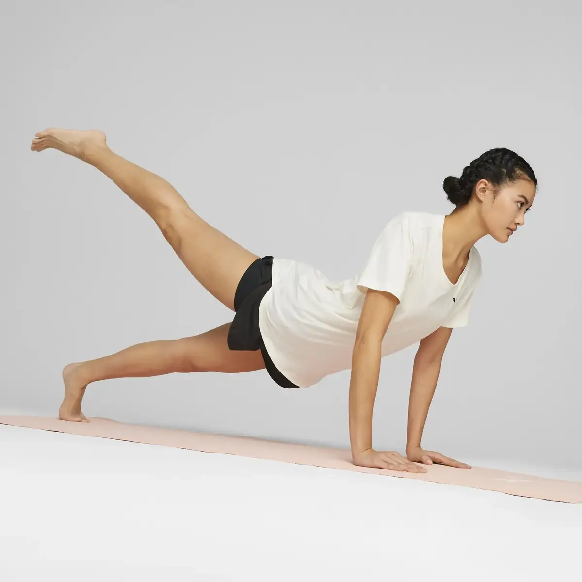 Puma STUDIO YOGINI LITE TEE Kadın Beyaz T-Shirt