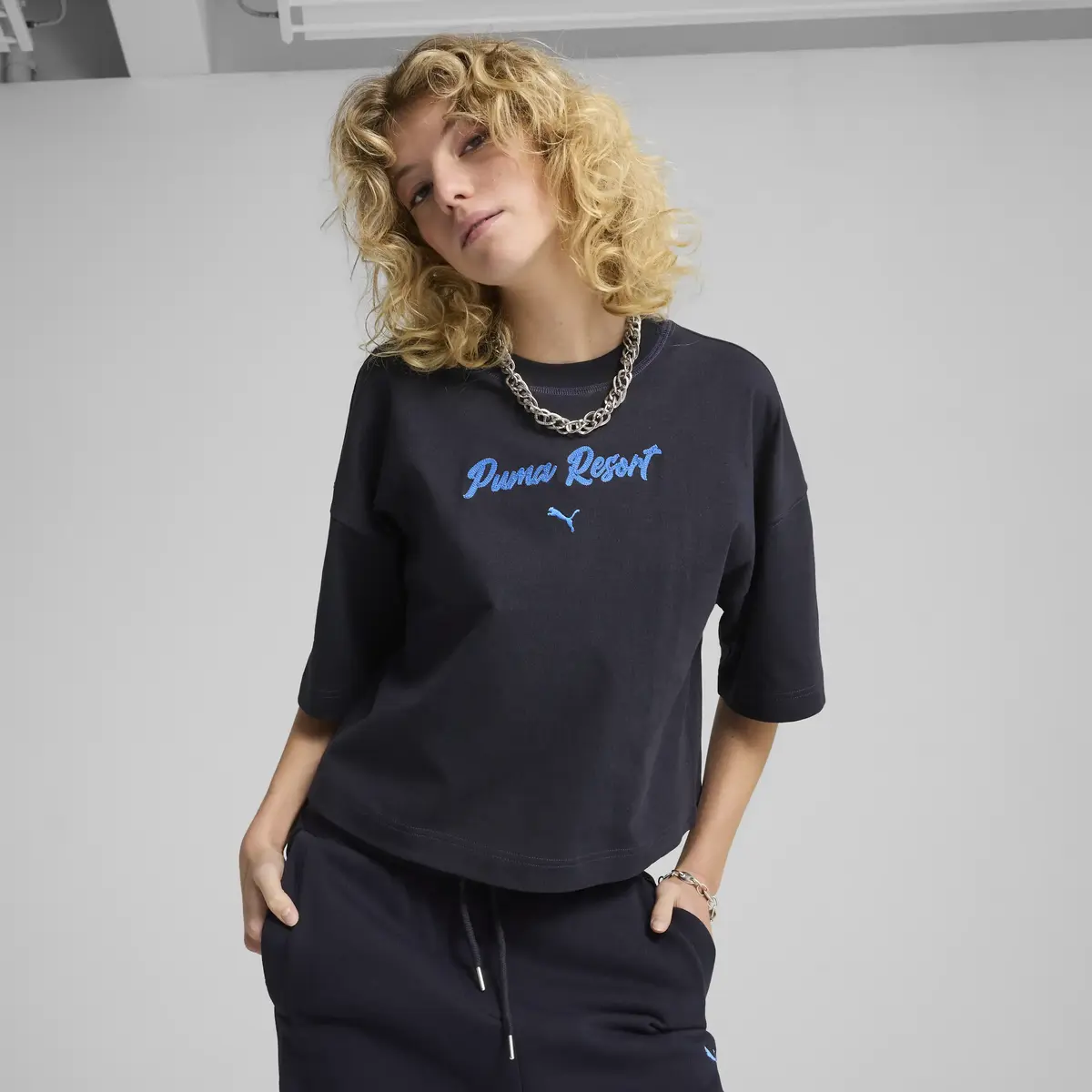 PUMA PREMIUM ESS Graphic Tee Lacivert Kadın T-Shirt