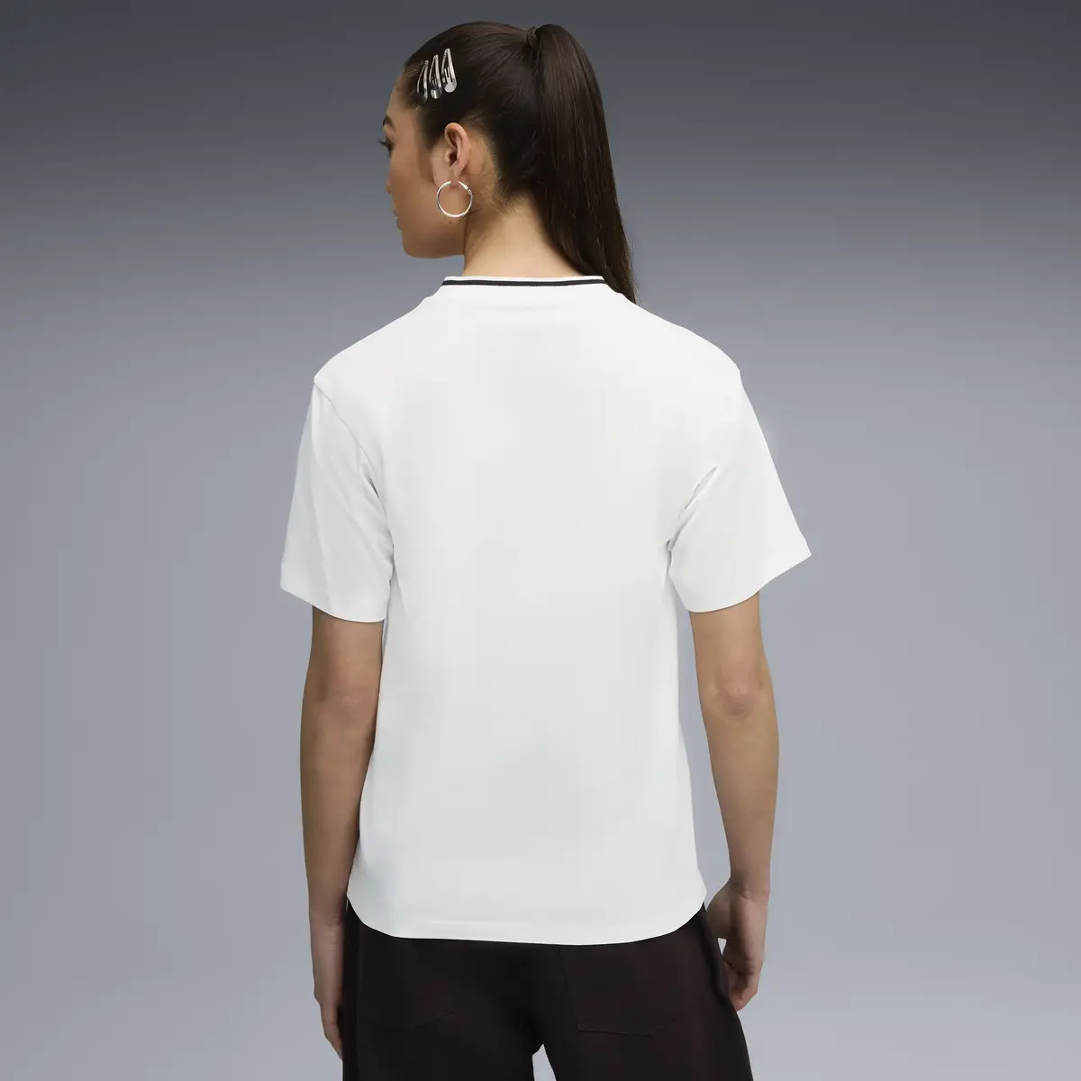 Puma ESS Relaxed V-Neck Tee Beyaz Kadın T-Shirt