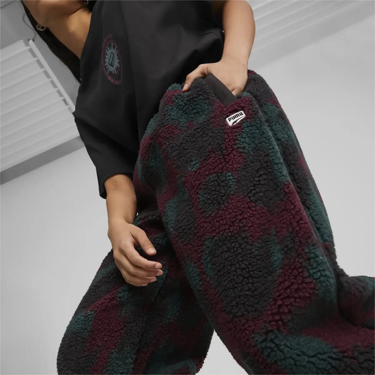 Puma DOWNTOWN AOP Sherpa Pants Siyah Kadın Pantolon