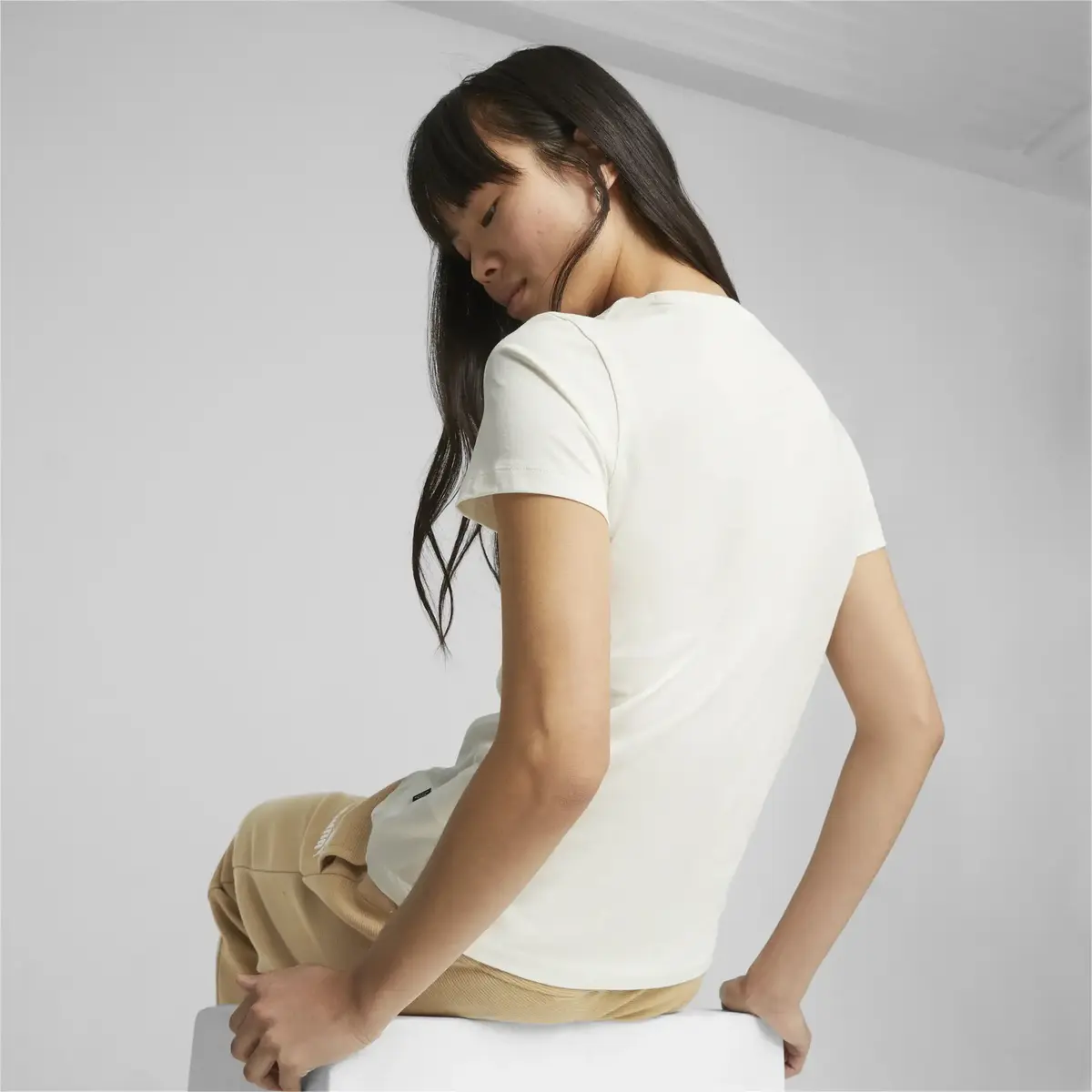 Puma ESS+ Metallic Logo Tee Beyaz Kadın T-Shirt