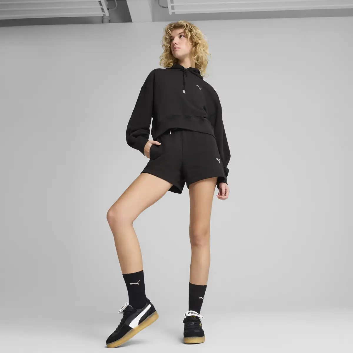 Puma WARDROBE ESS Cropped Hoodie Siyah Kadın Hoodie