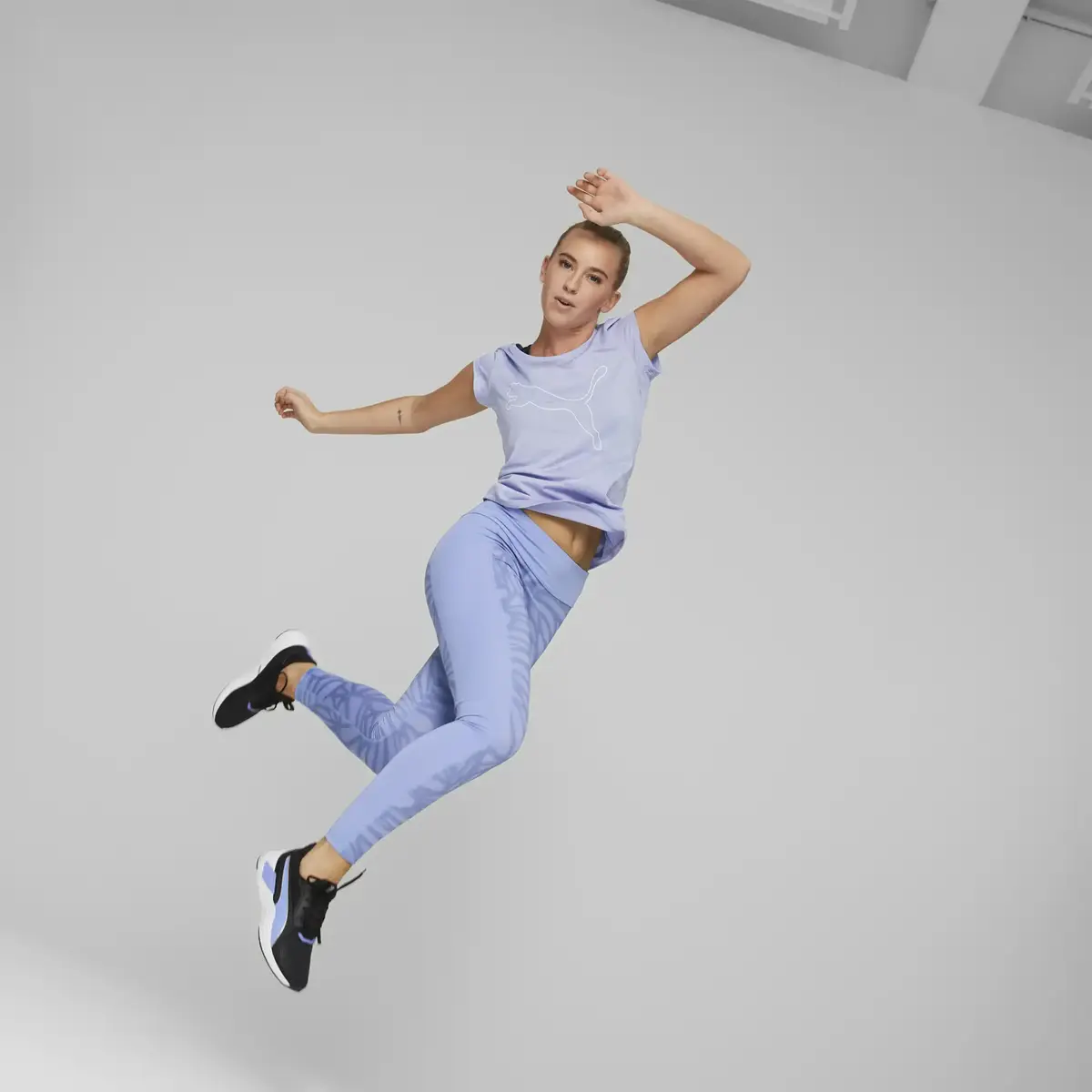 Puma PERFORMANCE HEATHER CAT TEE Mor Kadın T-Shirt & Polo