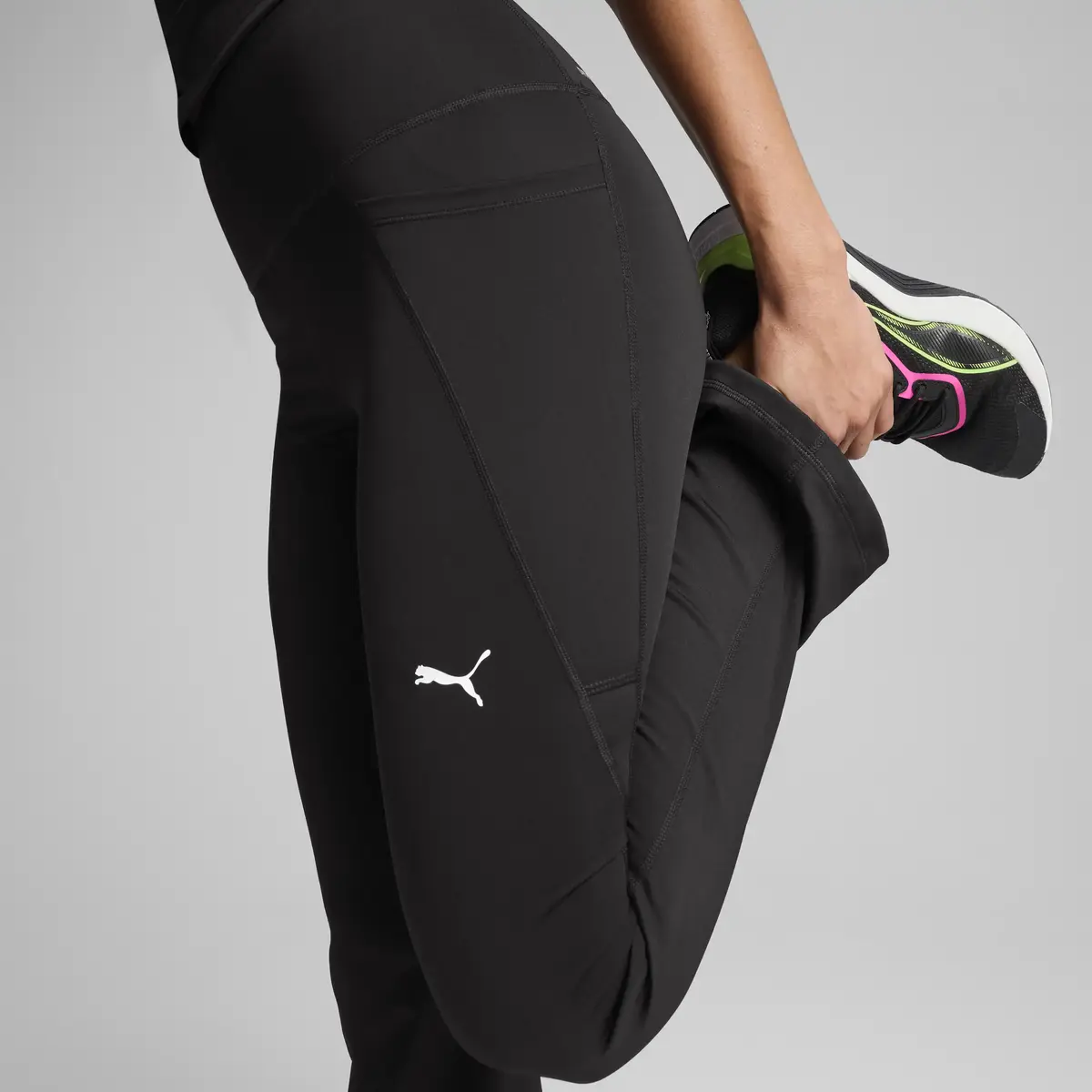 PUMA W TAD ESSNTL HW BOOTCUT PANT Siyah Kadın Eşofman Altı