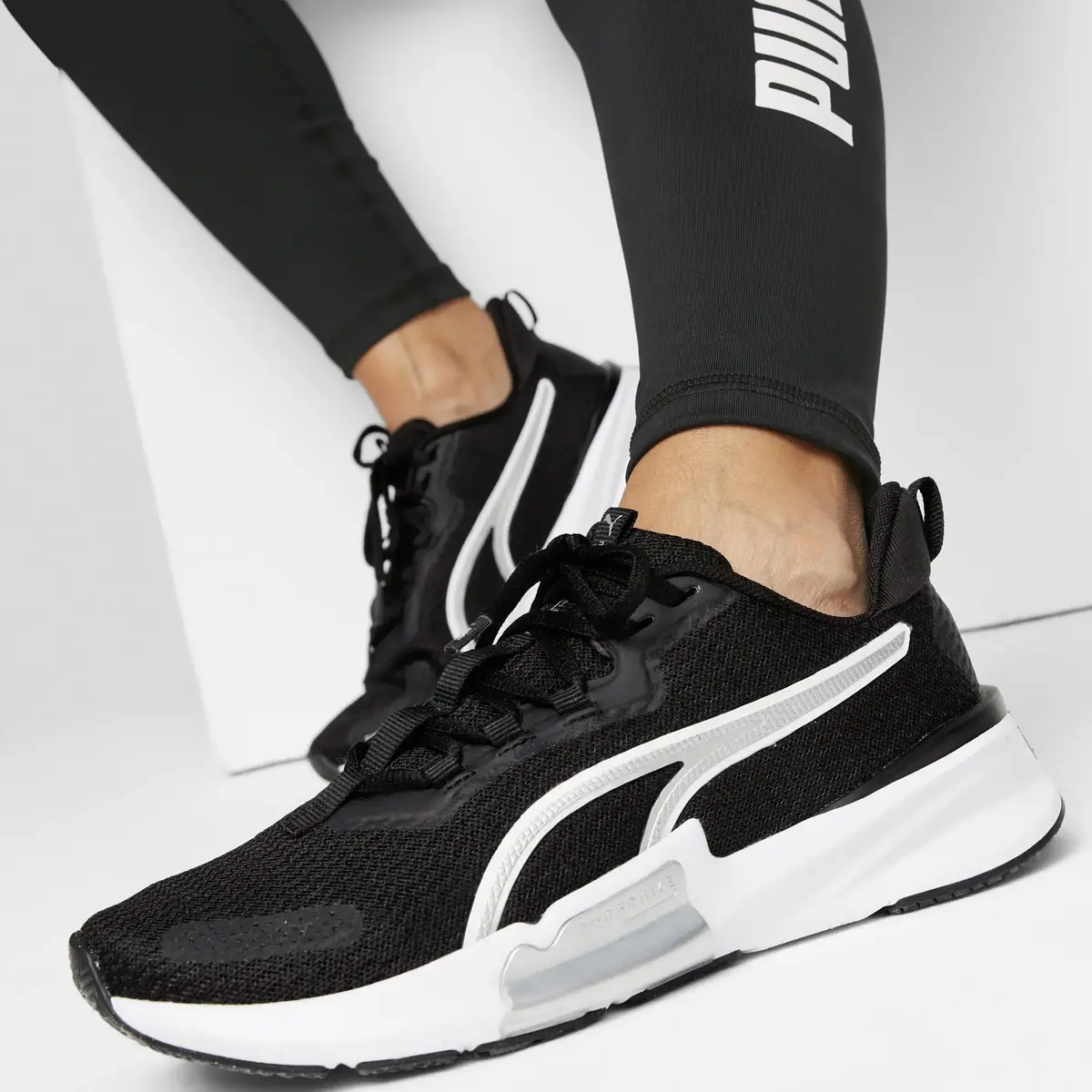 Puma PWRFrame TR 2 Wn s Siyah Kadın Yürüyüş Ayakkabısı