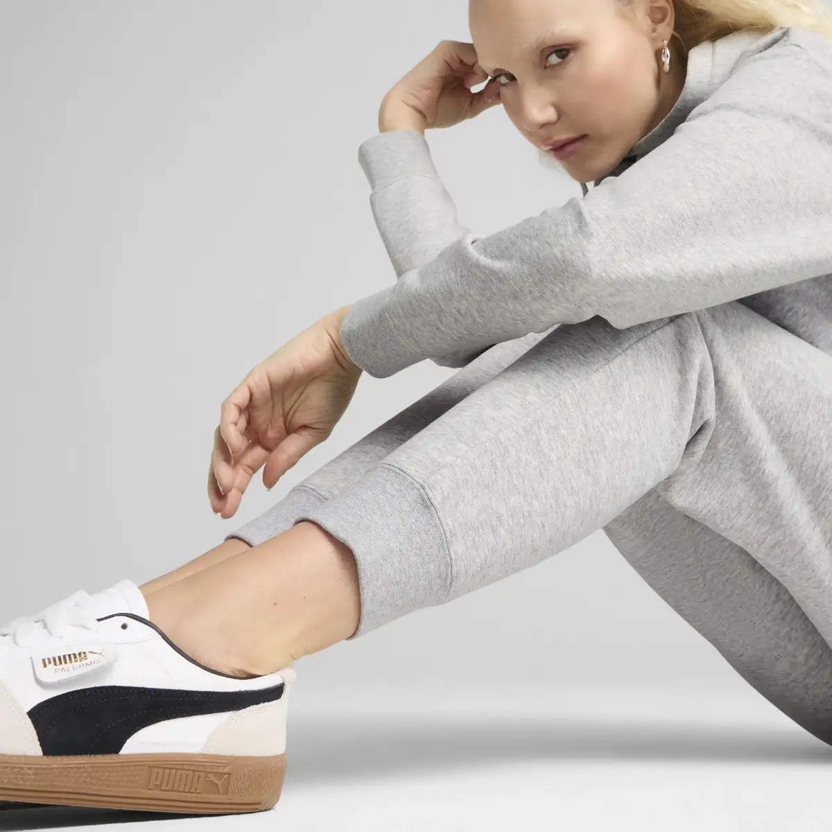 Puma ESS Small No. 1 Logo Sweatpants TR cl Gri Kadın Eşofman Altı