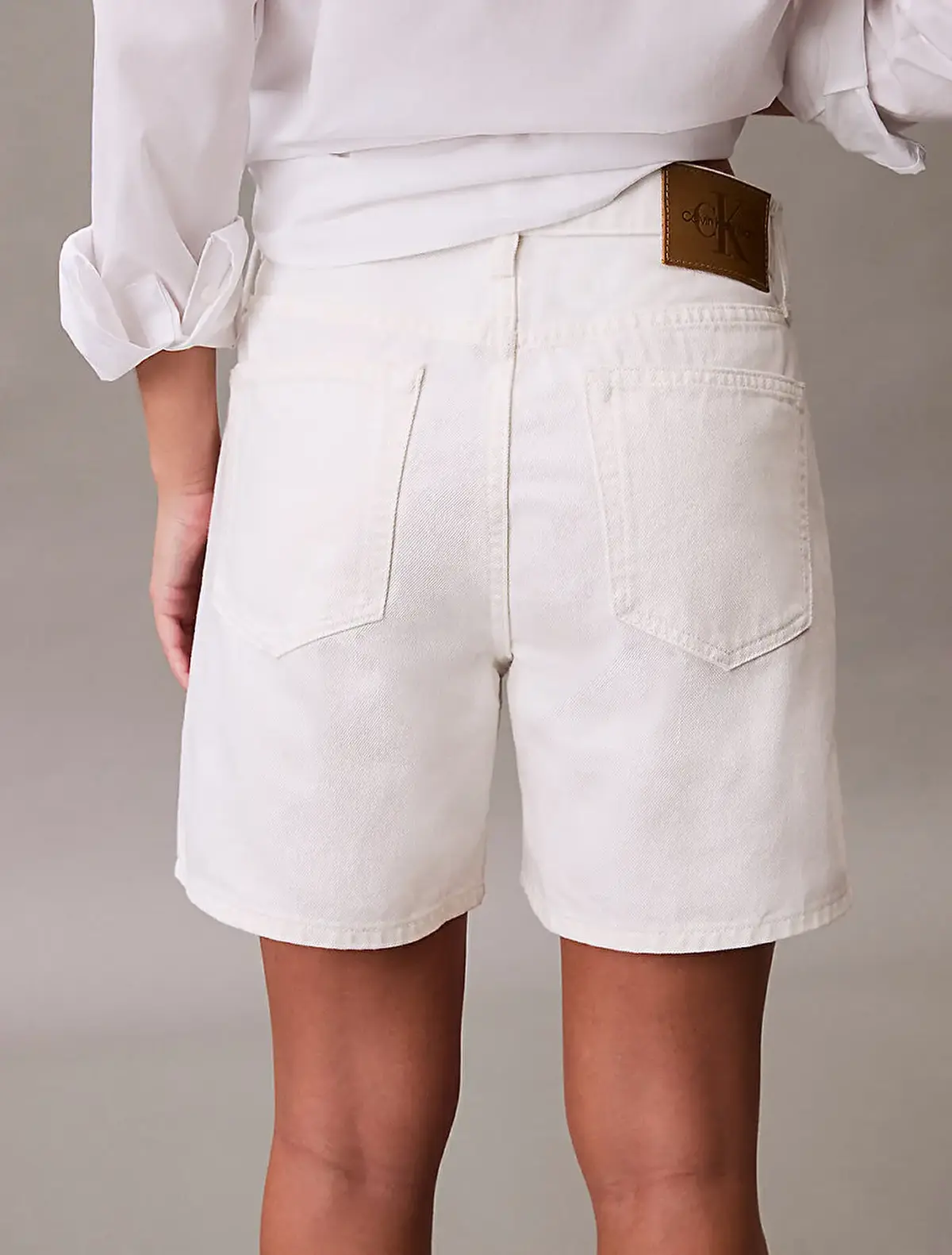 Calvin Klein SIGNATURE 90S FIT SHORT 6 IN CHA Beyaz Kadın Şort