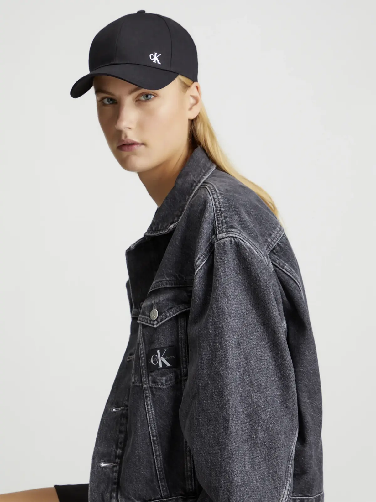 Calvin Klein SEASONAL PATCH CAP Kadın Siyah Şapka