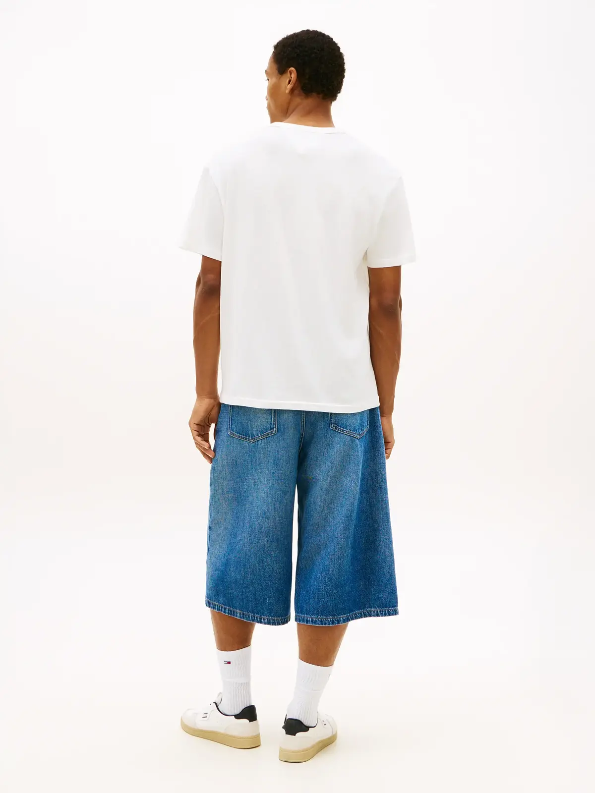 Tommy Hilfiger TJM RLX LINEAR LOGO, YBL Beyaz Erkek T-Shirt