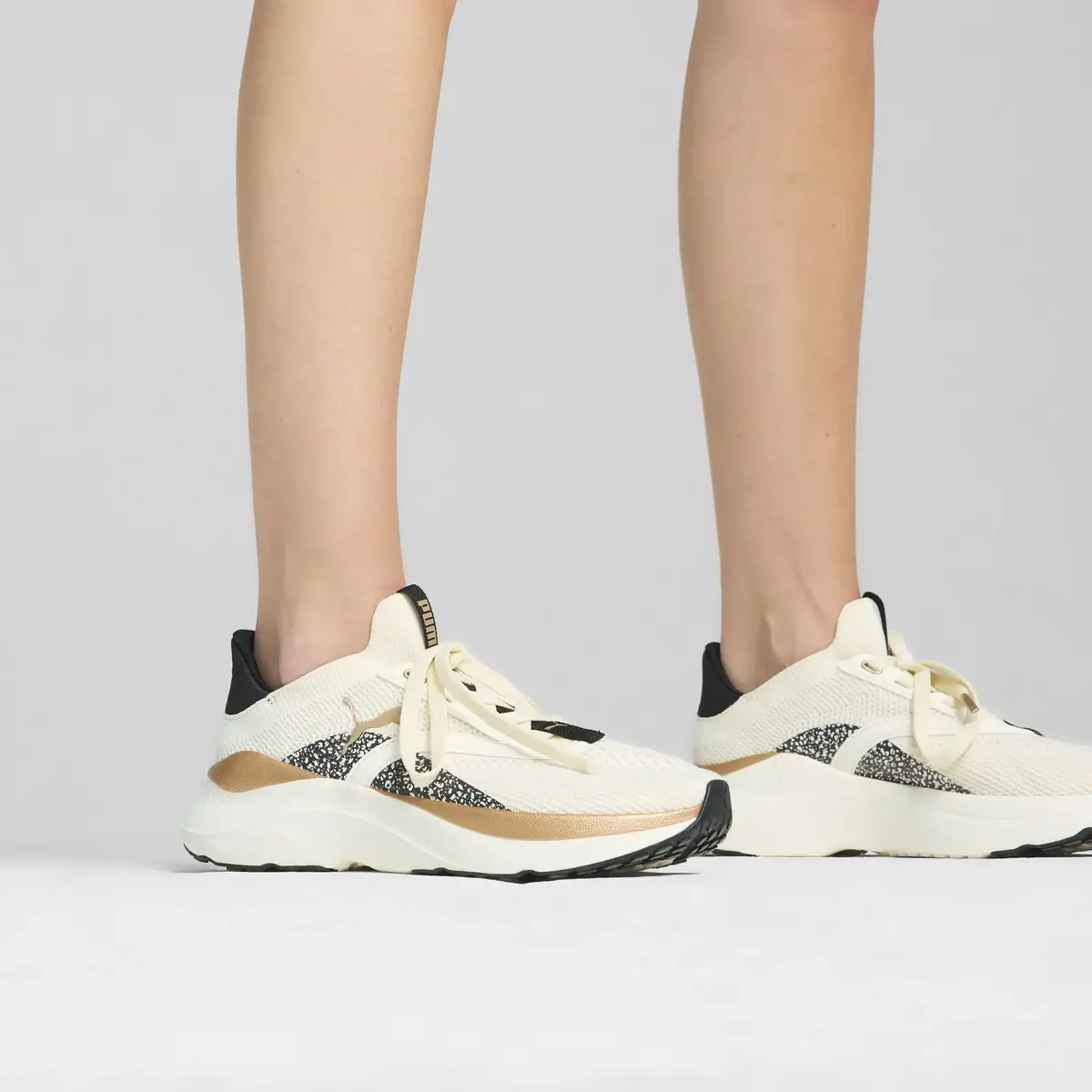 Puma Softride Mayve Leoprd II Wns Kırık Beyaz Kadın Yürüyüş ve Koşu Ayakkabısı