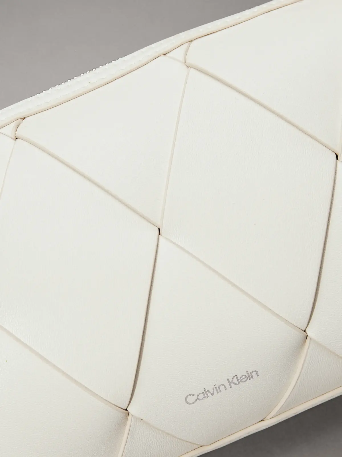 Calvin Klein CK WOVEN CAMERA BAG, 67U Krem Kadın Çanta