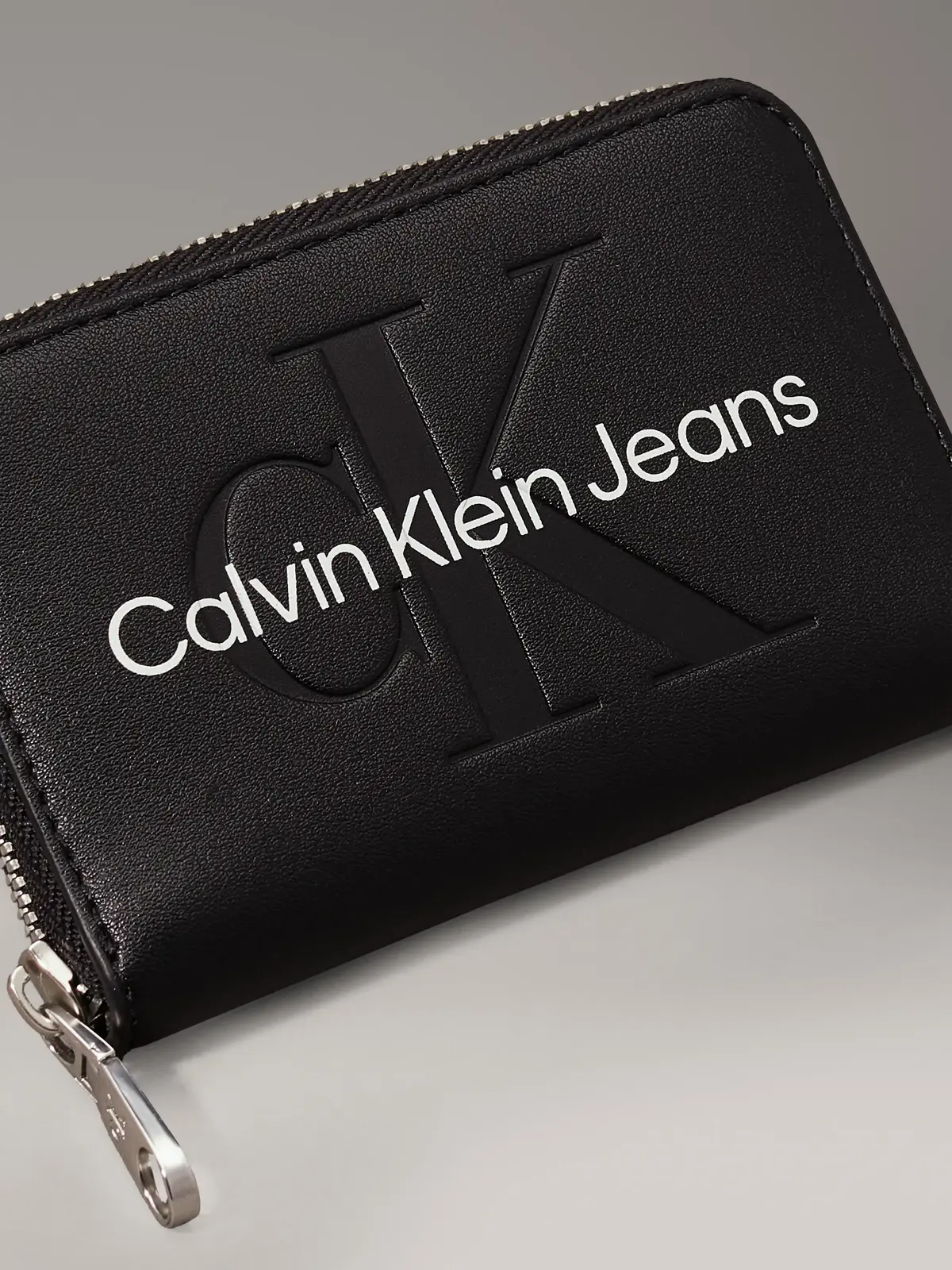 Calvin Klein SCULPTED MED ZIP ARO Kadın Siyah Cüzdan