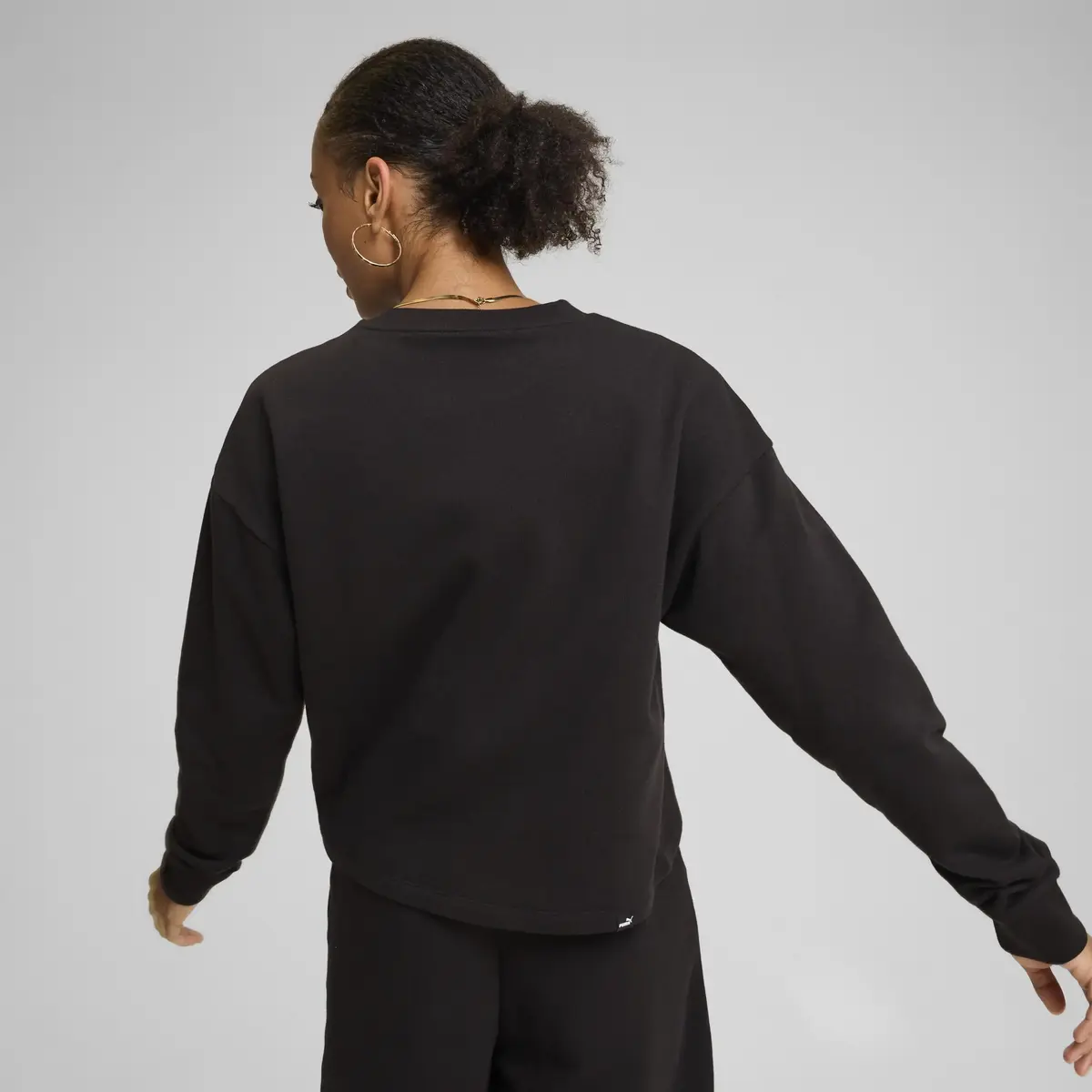 Puma ESS+ CLASS ACT Crew Siyah Kadın Sweatshirt