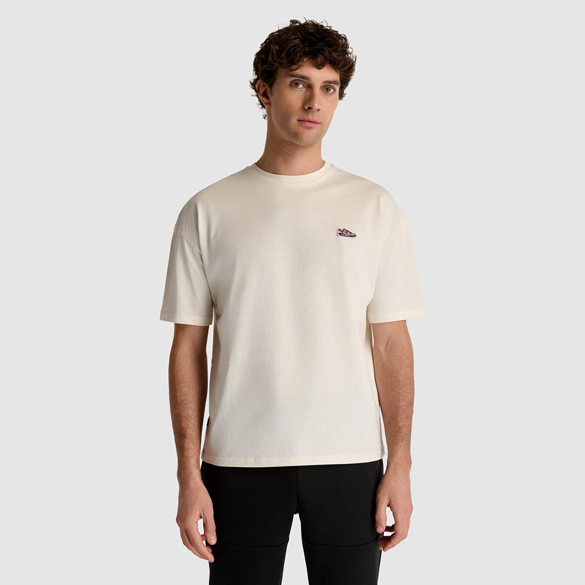 New Balance UNT1512 Krem Erkek T-Shirt