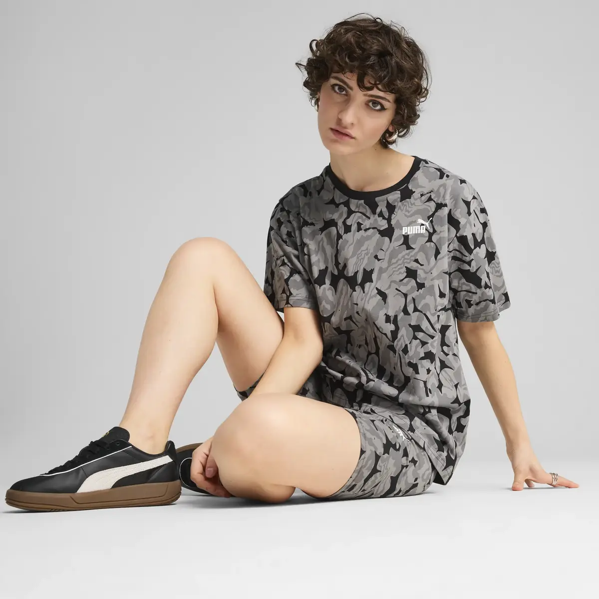 Puma NATURE 2.0 Relaxed AOP Tee Siyah Kadın T-Shirt & Polo