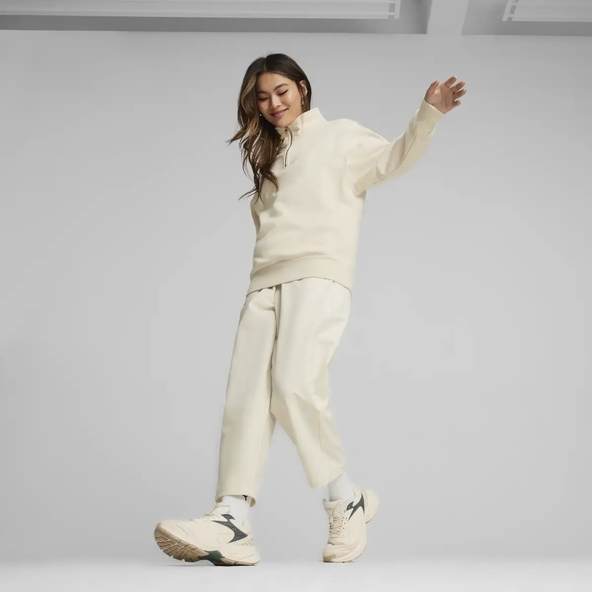 Puma YONA Half-Zip Crew Bej Kadın Sweatshirt