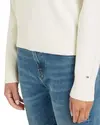 Tommy Hilfiger LOGO C-NECK SWEATER, Z00 Krem Kadın Sweatshirt