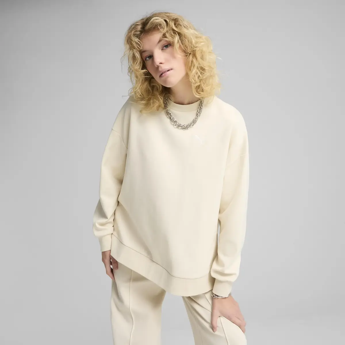 PUMA WARDROBE ESS Oversized Crew Bej Kadın Sweatshirt