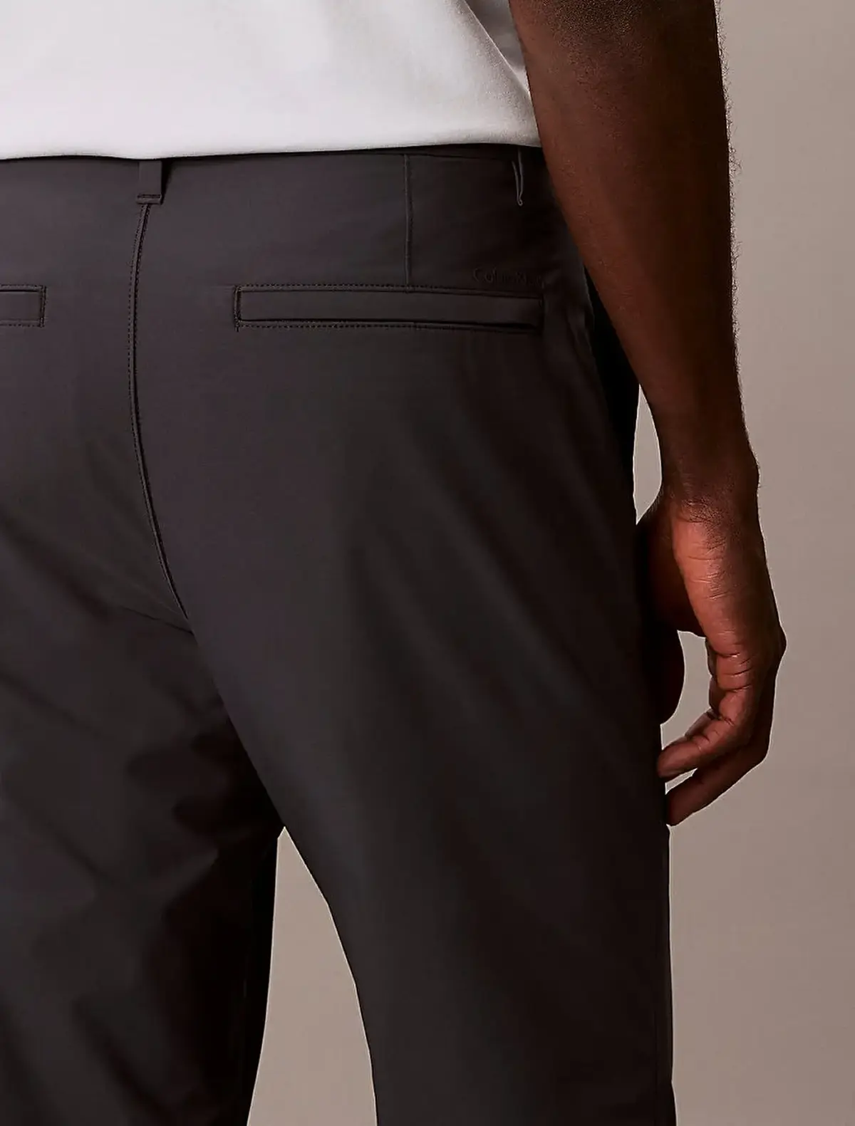 Calvin Klein SLIM TECH STRETCH TROUSER Antrasit Erkek Pantolon Calvin Klein SLIM TECH STRETCH TROUSER Antrasit Erkek Pantolon