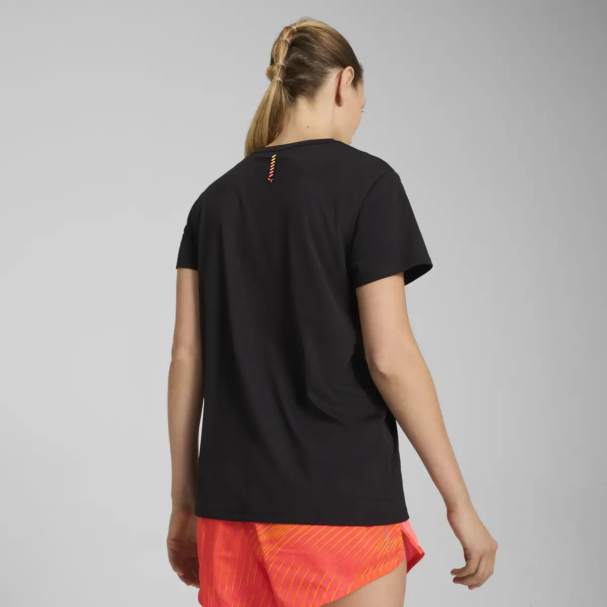 Puma RUN FAVROITES FF GRAPHIC TEE Siyah Kadın T-Shirt & Polo