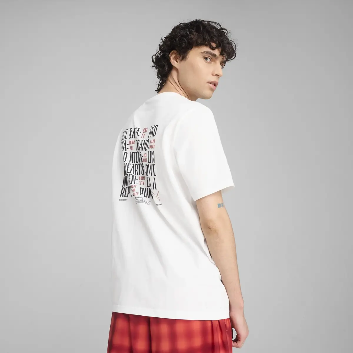 PUMA WARDROBE ESS Graphic Tee Beyaz Erkek T-Shirt