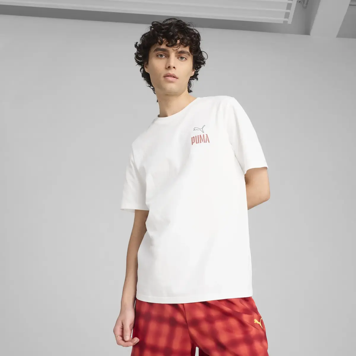 PUMA WARDROBE ESS Graphic Tee Beyaz Erkek T-Shirt