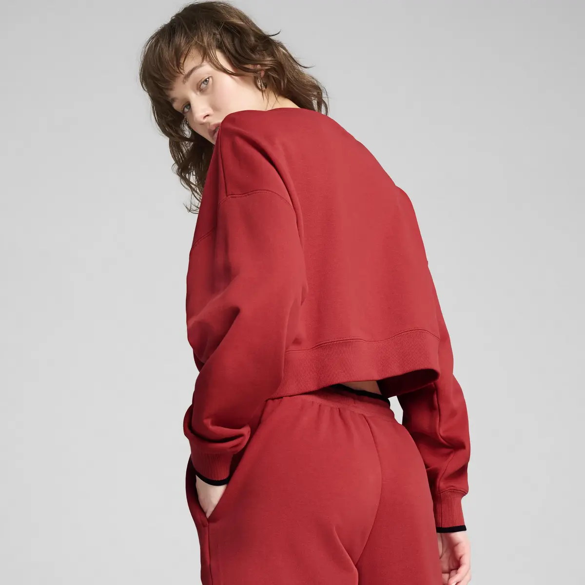 PUMA WARDROBE ESS Graphic Crew Kırmızı Kadın Sweatshirt