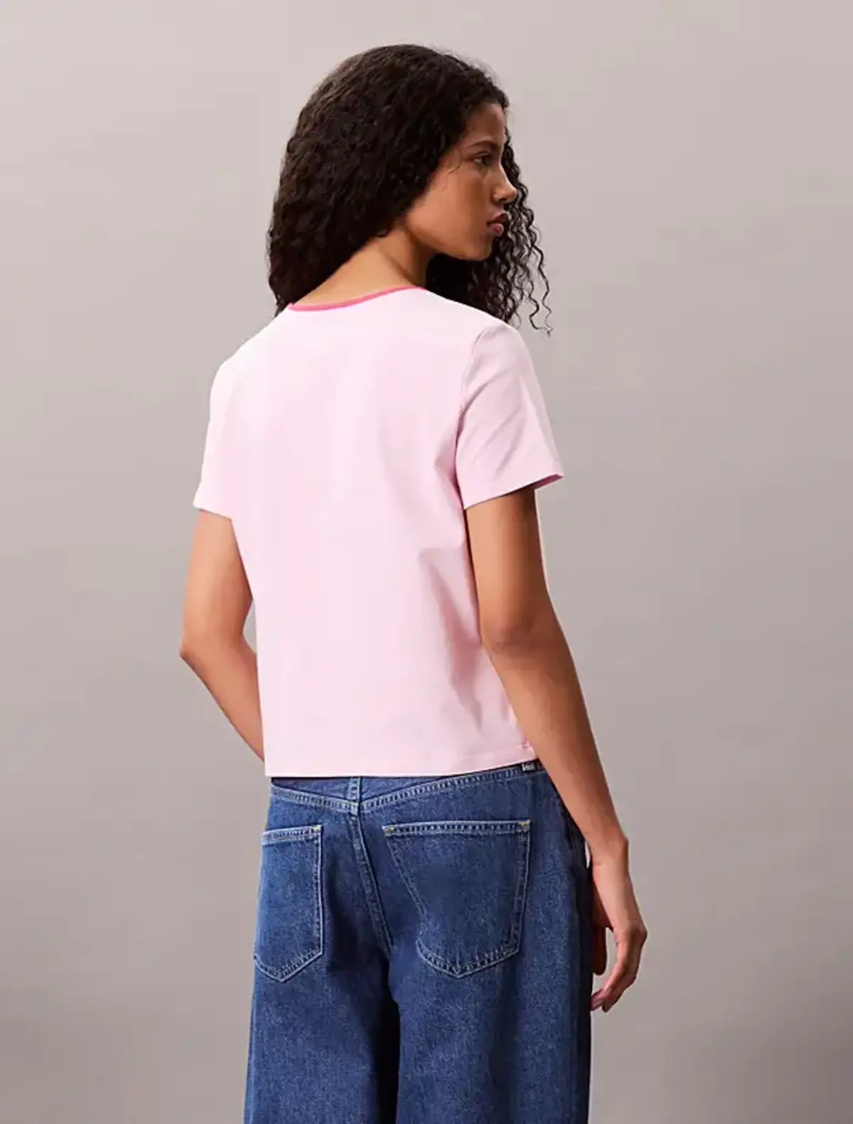 Calvin Klein SS RETRO LOGO GRAPHIC TEE Pembe Kadın Tişört Calvin Klein SS RETRO LOGO GRAPHIC TEE Pembe Kadın Tişört