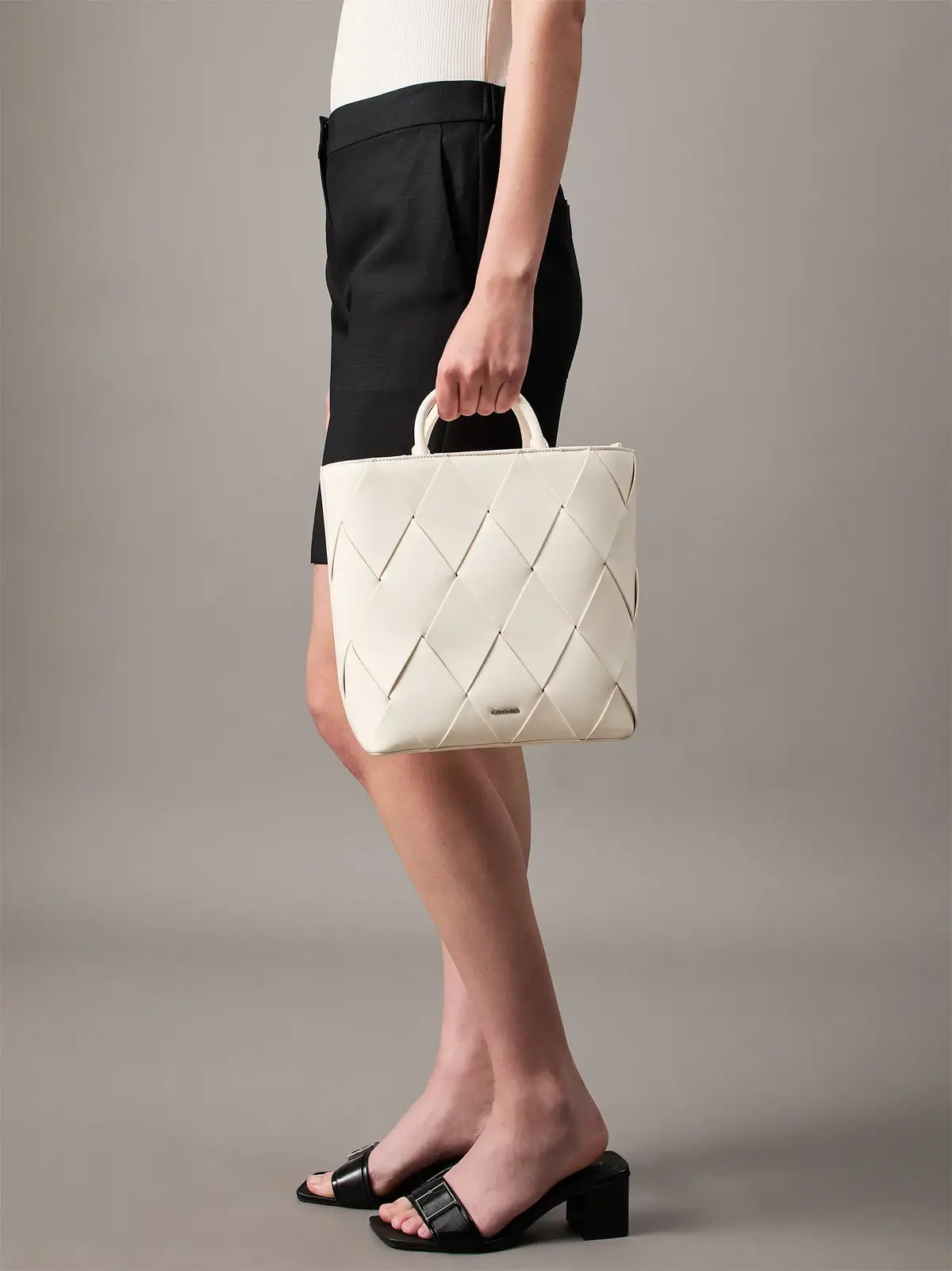 Calvin Klein CK WOVEN MEDIUM TOTE, 67U Krem Kadın Çanta