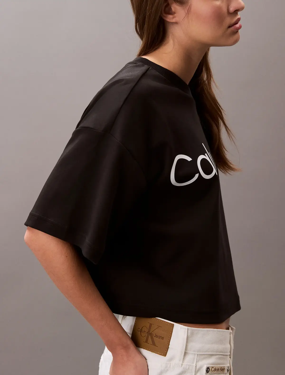 Calvin Klein A-SS Boxy Logo Graph, UB1 Siyah Kadın T-Shirt
