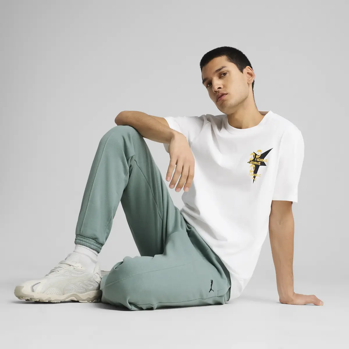 PUMA WARDROBE ESS Graphic Tee Beyaz Erkek T-Shirt